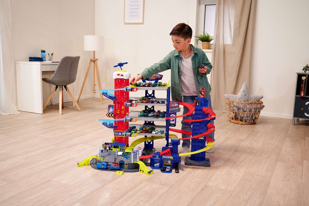 Duży Zestaw Wielki Wielofunkcyjny Garaż Super Centrum Pościgu + 4 kolorowe auta radiowóz i niebieski pociąg Światło Dźwięk