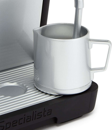 Kávovar DeLonghi pro malé baristy s napěňovačem mléka Casdon
