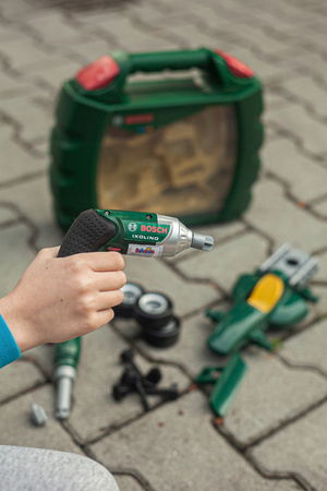 Kufřík s autíčkem a šroubovákem Bosch pro děti Klein