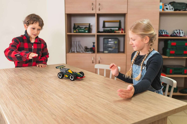 Kufřík s autíčkem a šroubovákem Bosch pro děti Klein