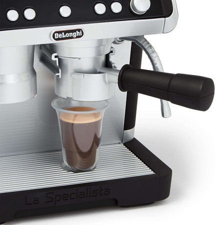 Kávovar DeLonghi pro malé baristy s napěňovačem mléka Casdon