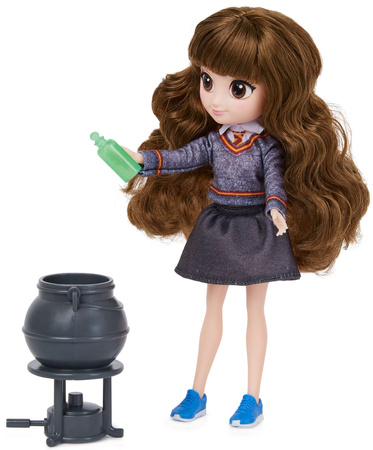 Harry Potter Brilantní figurka panenky Hermiona Grangerová s kotlíkem a červenou kočkou Crookshanks + příslušenství