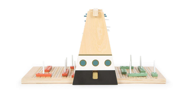 Dřevěné lodě strategická hra pro děti