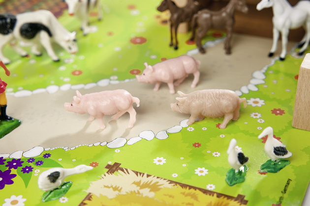 Dřevěný statek + figurky zvířat 23 kusů