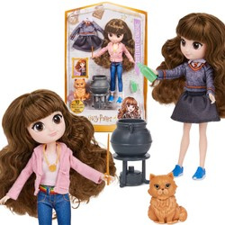 Harry Potter Brilantní figurka panenky Hermiona Grangerová s kotlíkem a červenou kočkou Crookshanks + příslušenství