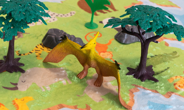 Divoká sada figurek dinosaurů v kontejneru 40 kusů