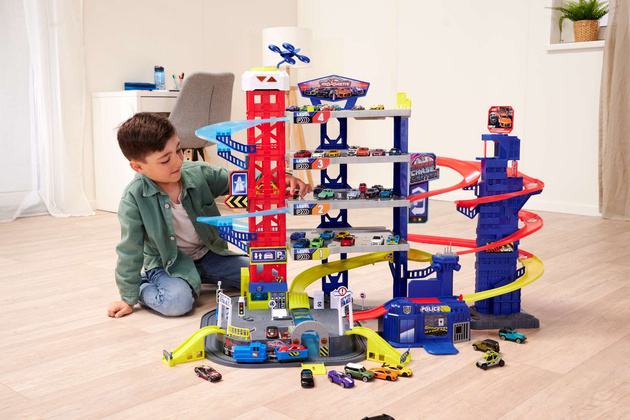 Duży Zestaw Wielki Wielofunkcyjny Garaż Super Centrum Pościgu + 4 kolorowe auta radiowóz i niebieski pociąg Światło Dźwięk