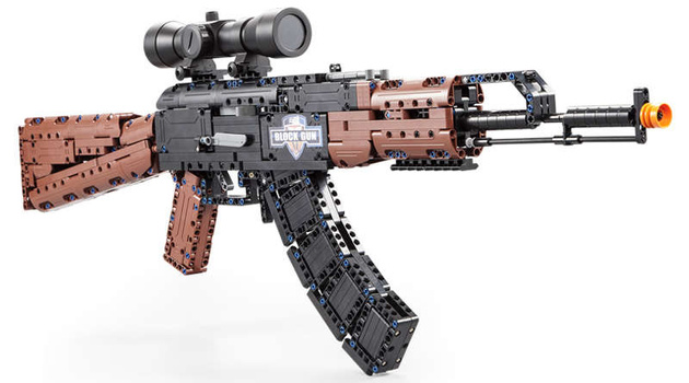 Konstrukční kostky CaDA gun AK-47 Kalašnikov realistická útočná puška 738 dílků 8+