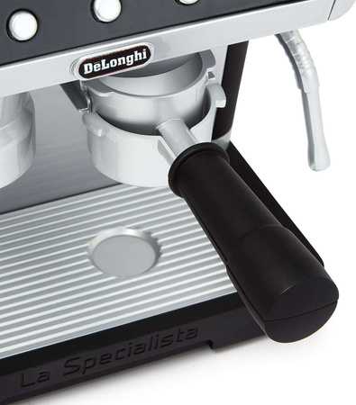 Kávovar DeLonghi pro malé baristy s napěňovačem mléka Casdon
