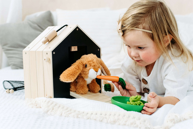 Dřevěná klecová králíkárna s výběhem + maskot králíka a příslušenství