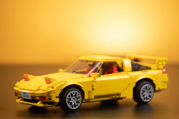 CaDA Stavebnice Auto 35 cm městské auto žluté Mazda RX-7 manga Initial D 1655 prvků