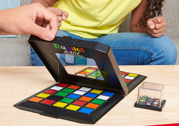 Společenská rodinná arkádová hra Rubikův závod - Rubik's Race 7+ Spin Master