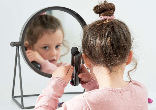 Dětská sada na úpravu vlasů Dyson Supersonic Corrale s žehličkou na vlasy 4 ks