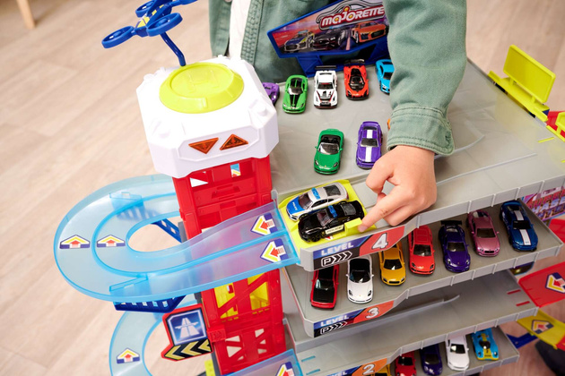 Duży Zestaw Wielki Wielofunkcyjny Garaż Super Centrum Pościgu + 4 kolorowe auta radiowóz i niebieski pociąg Światło Dźwięk