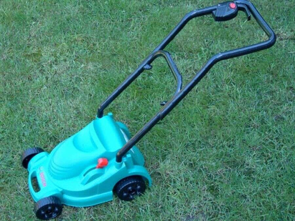 Dětská sekačka na trávu Bosch Klein 2702 - hračka