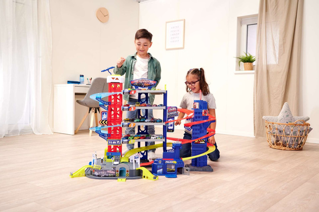 Duży Zestaw Wielki Wielofunkcyjny Garaż Super Centrum Pościgu + 4 kolorowe auta radiowóz i niebieski pociąg Światło Dźwięk