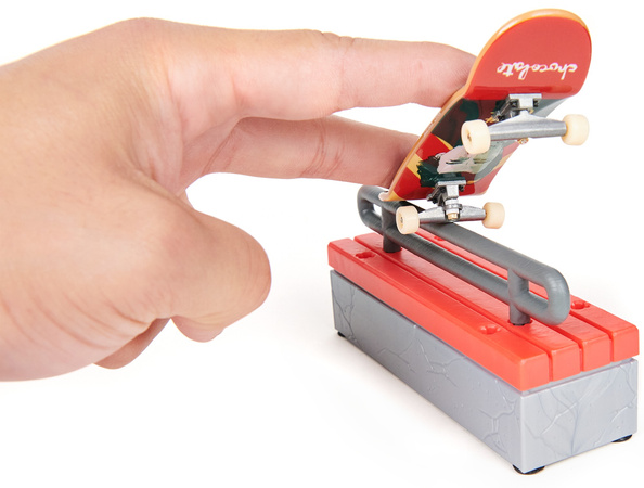 Tech Deck hmatník Chocolate VS Series set 2 skateboardů a brusky